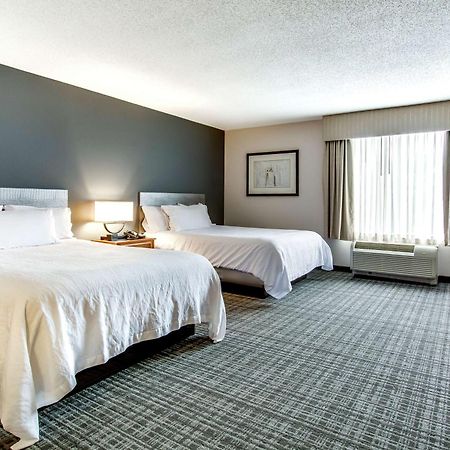 Hilton Garden Inn Louisville Airport Exterior photo