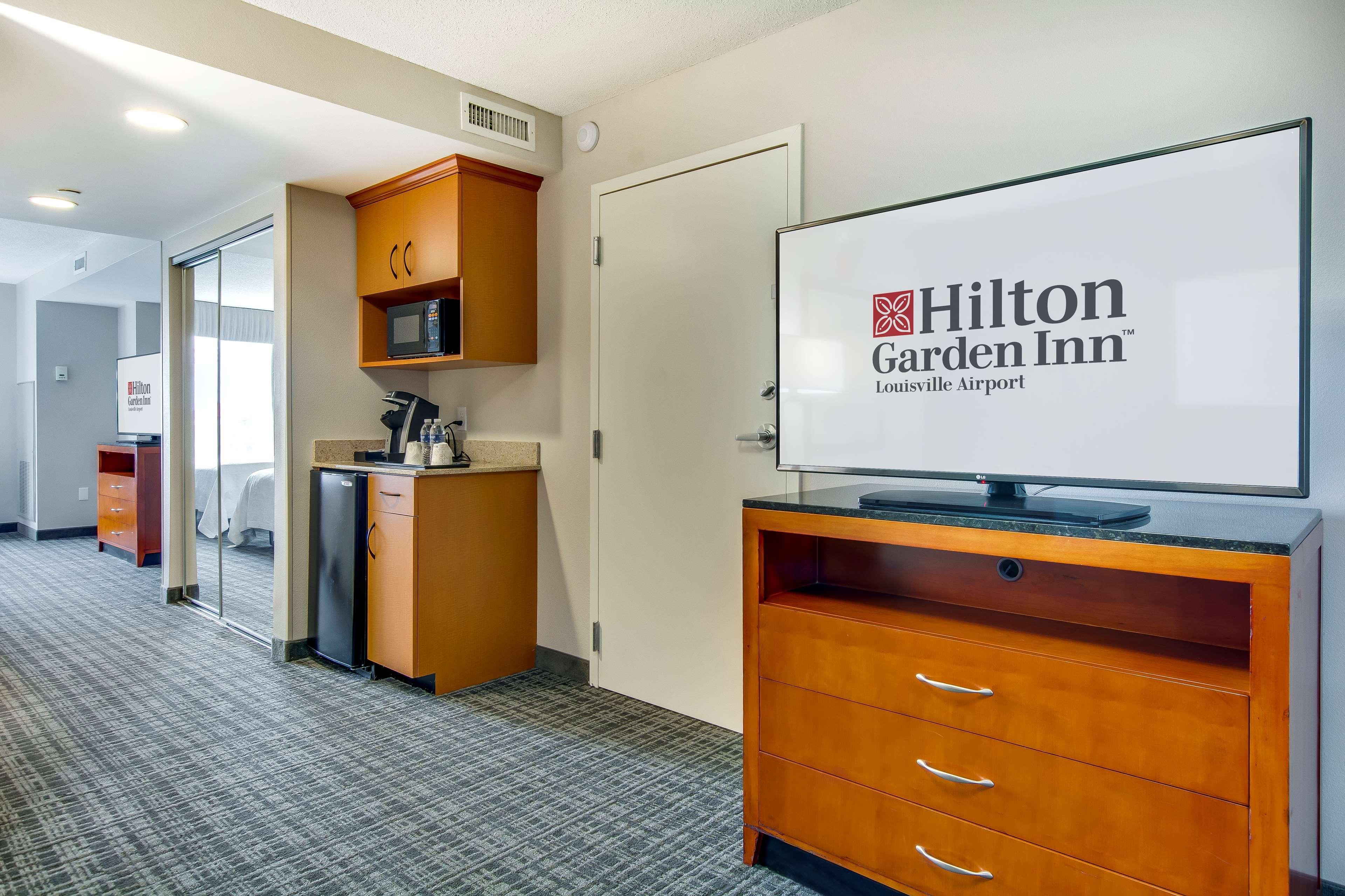 Hilton Garden Inn Louisville Airport Exterior photo