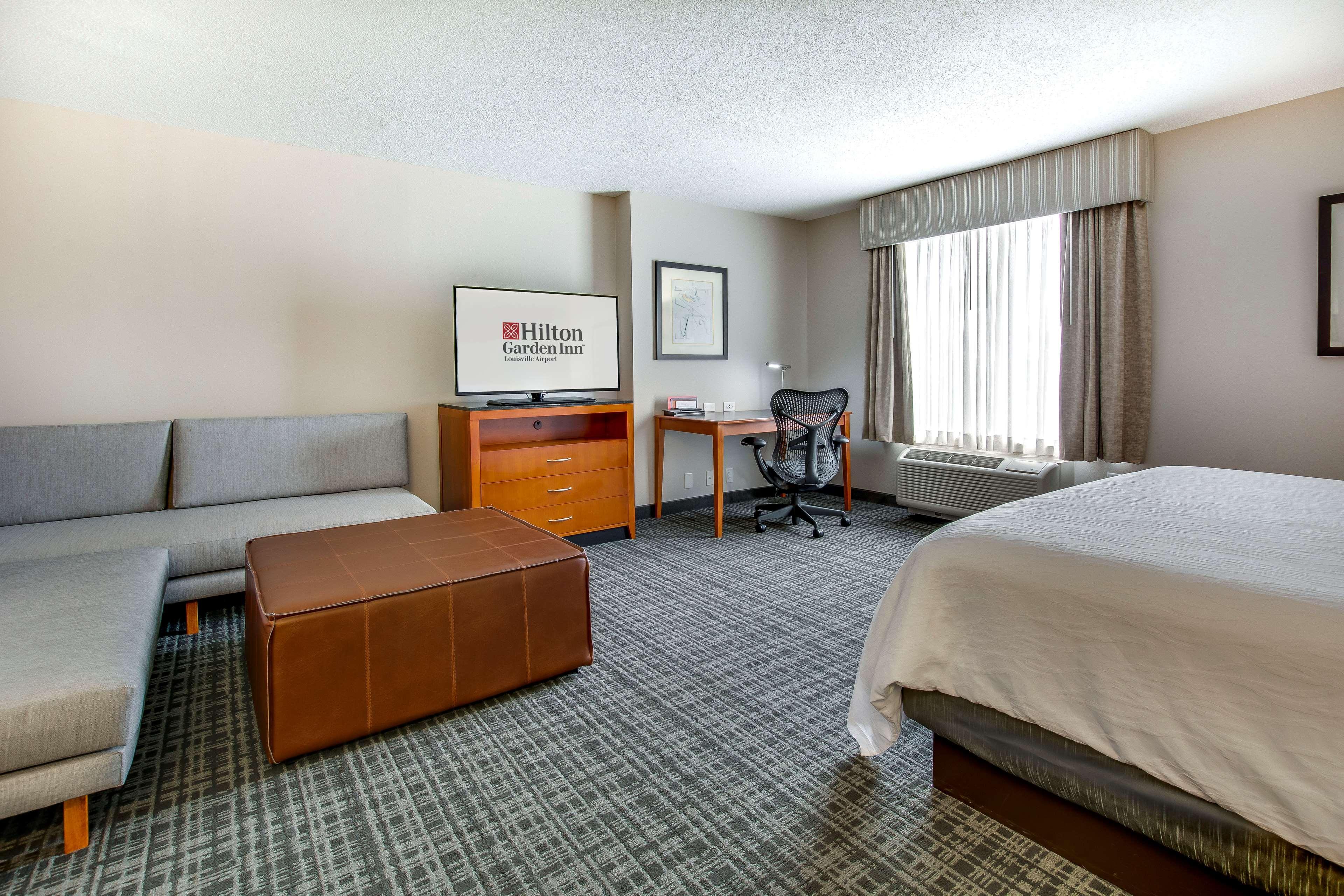 Hilton Garden Inn Louisville Airport Exterior photo