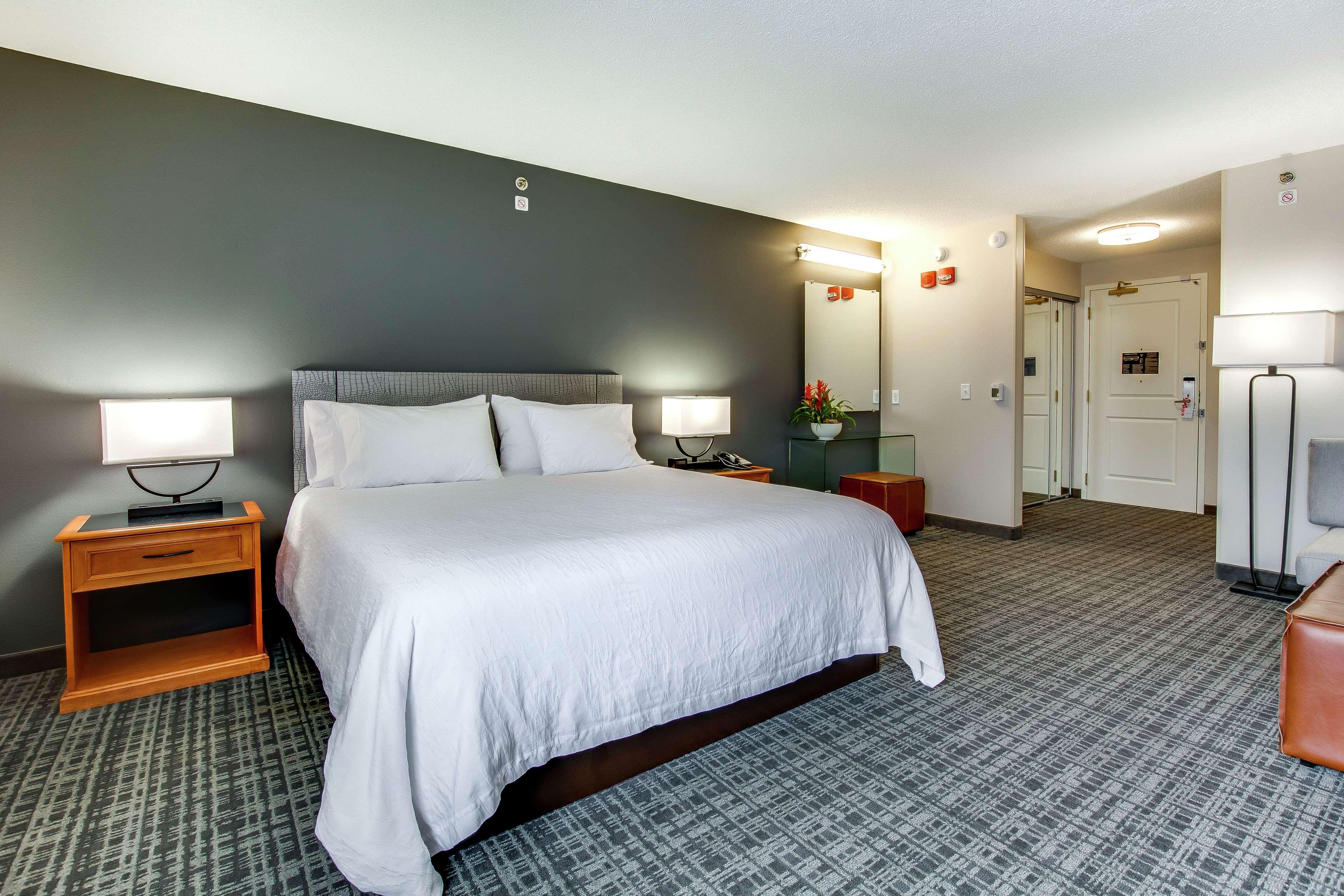 Hilton Garden Inn Louisville Airport Exterior photo