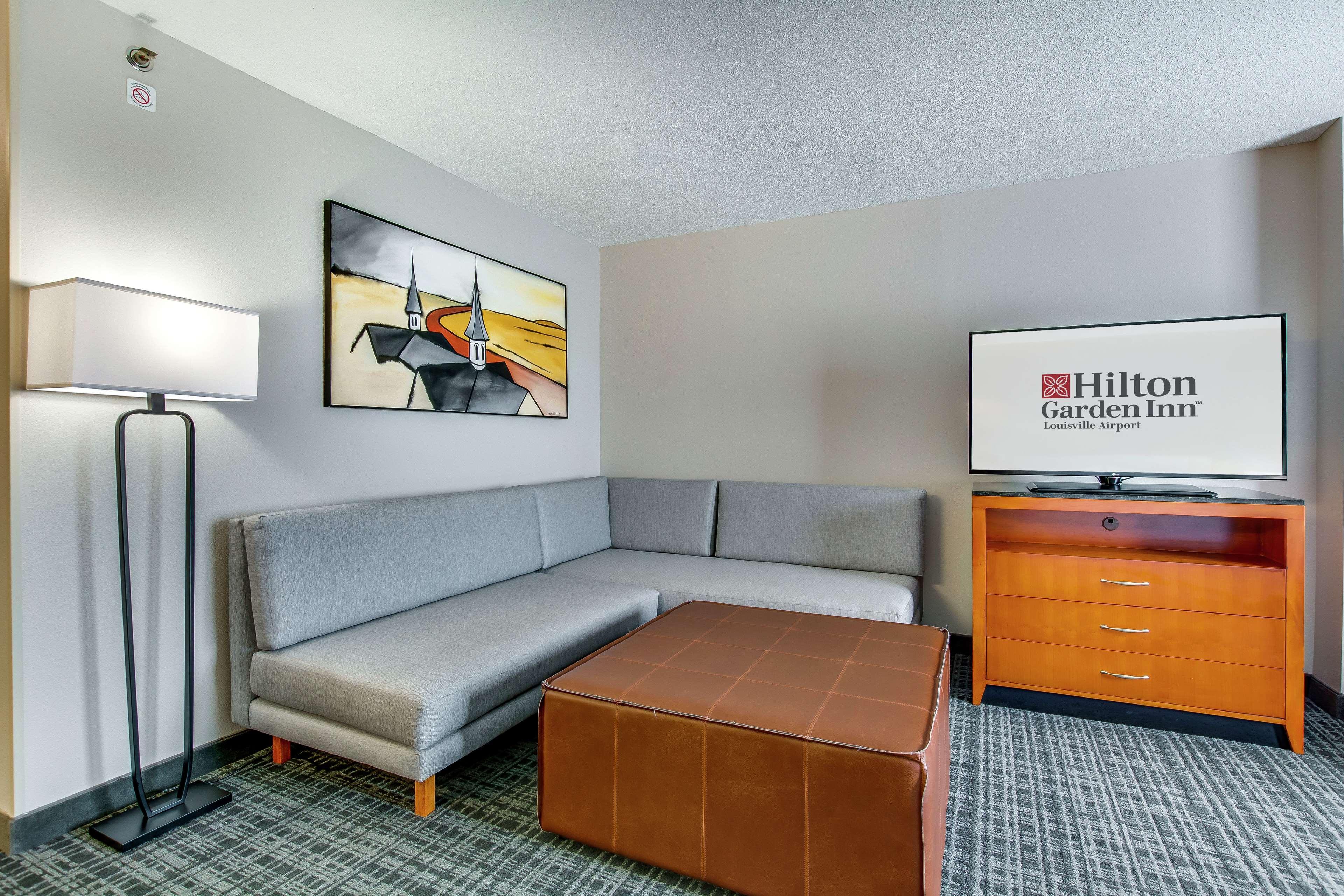 Hilton Garden Inn Louisville Airport Exterior photo