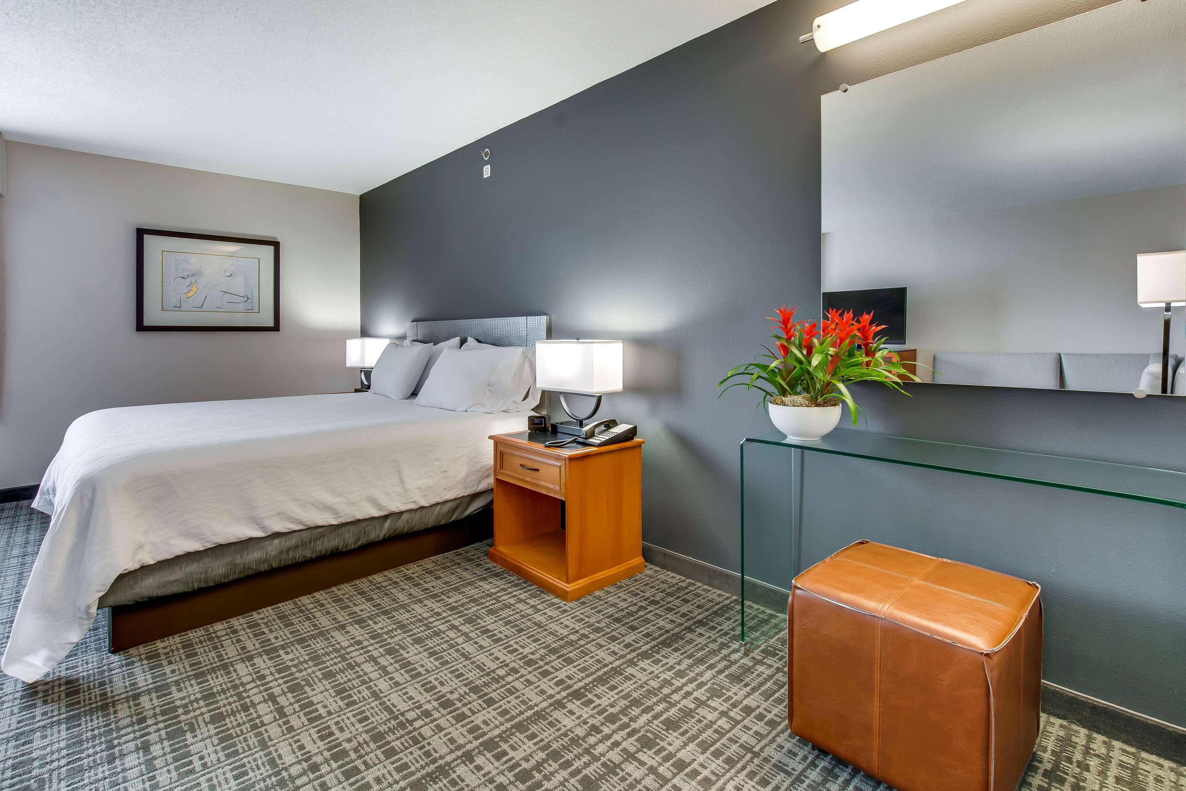 Hilton Garden Inn Louisville Airport Exterior photo