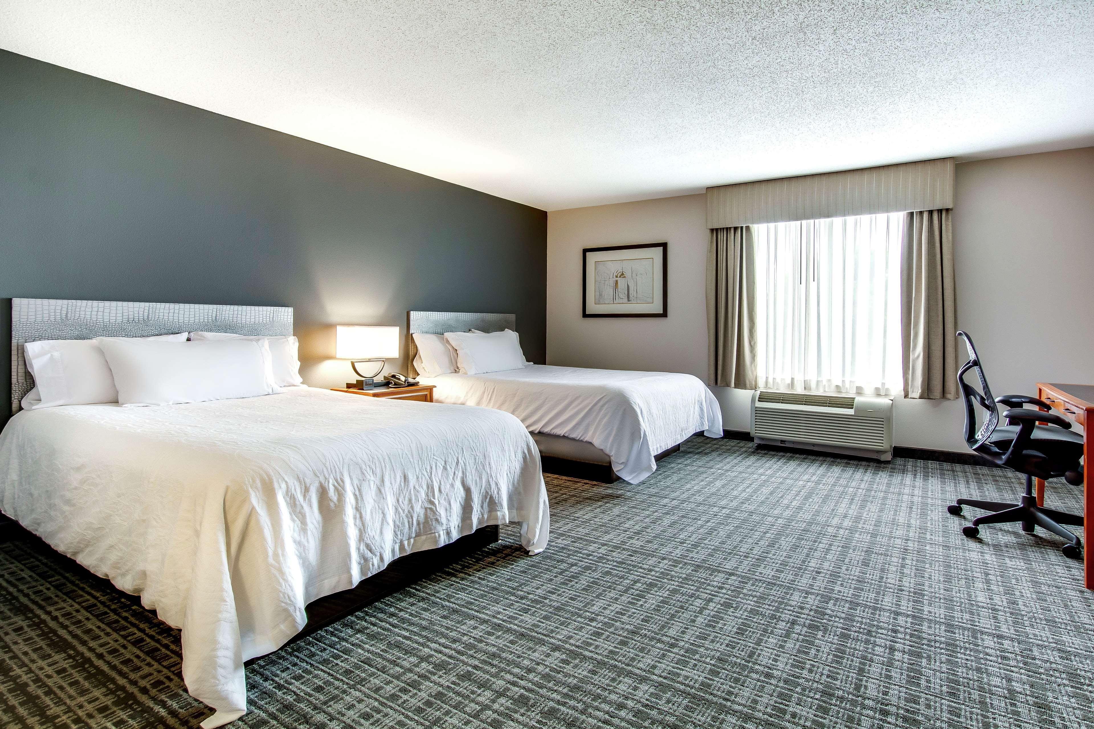 Hilton Garden Inn Louisville Airport Exterior photo