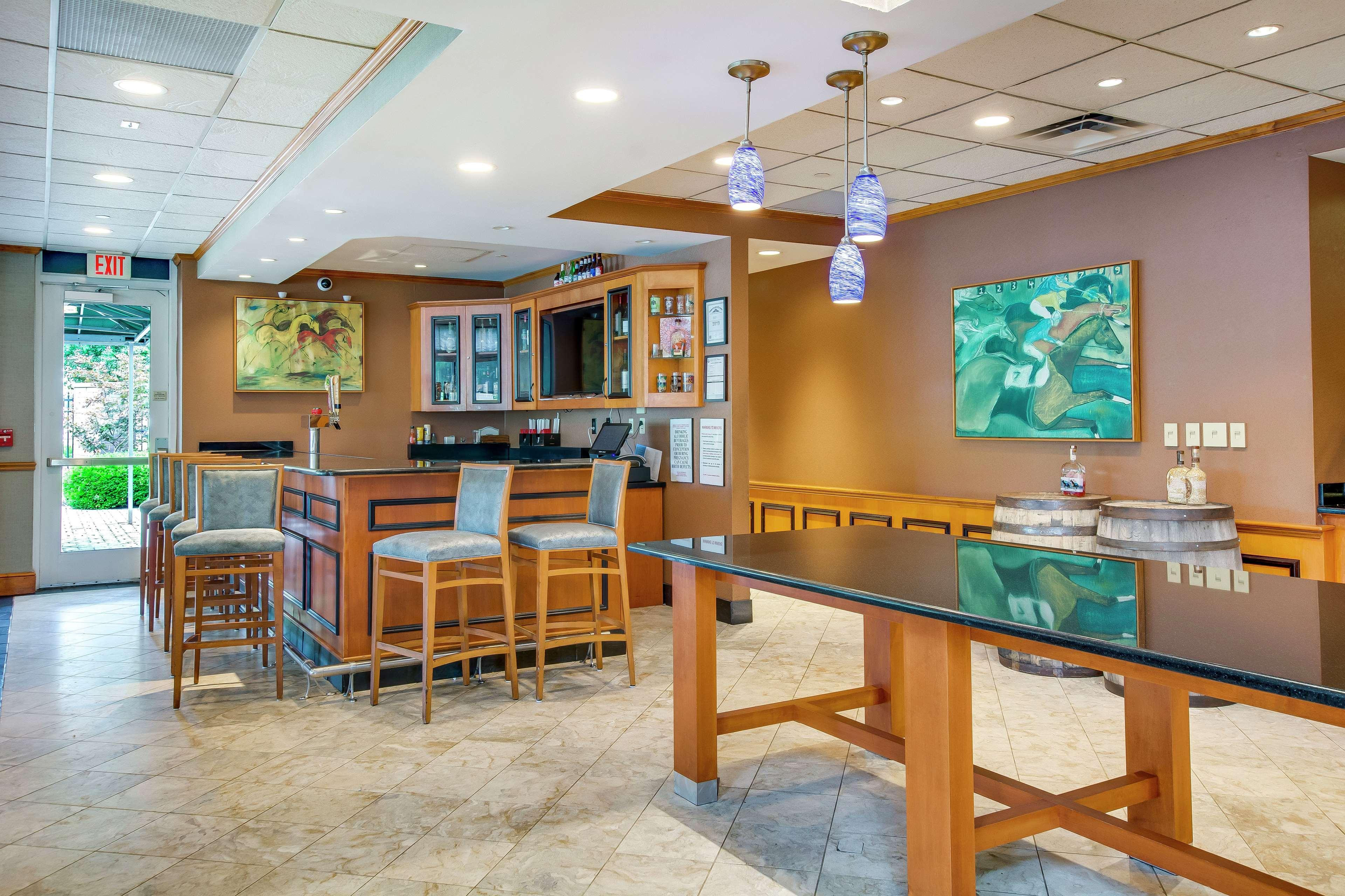 Hilton Garden Inn Louisville Airport Exterior photo
