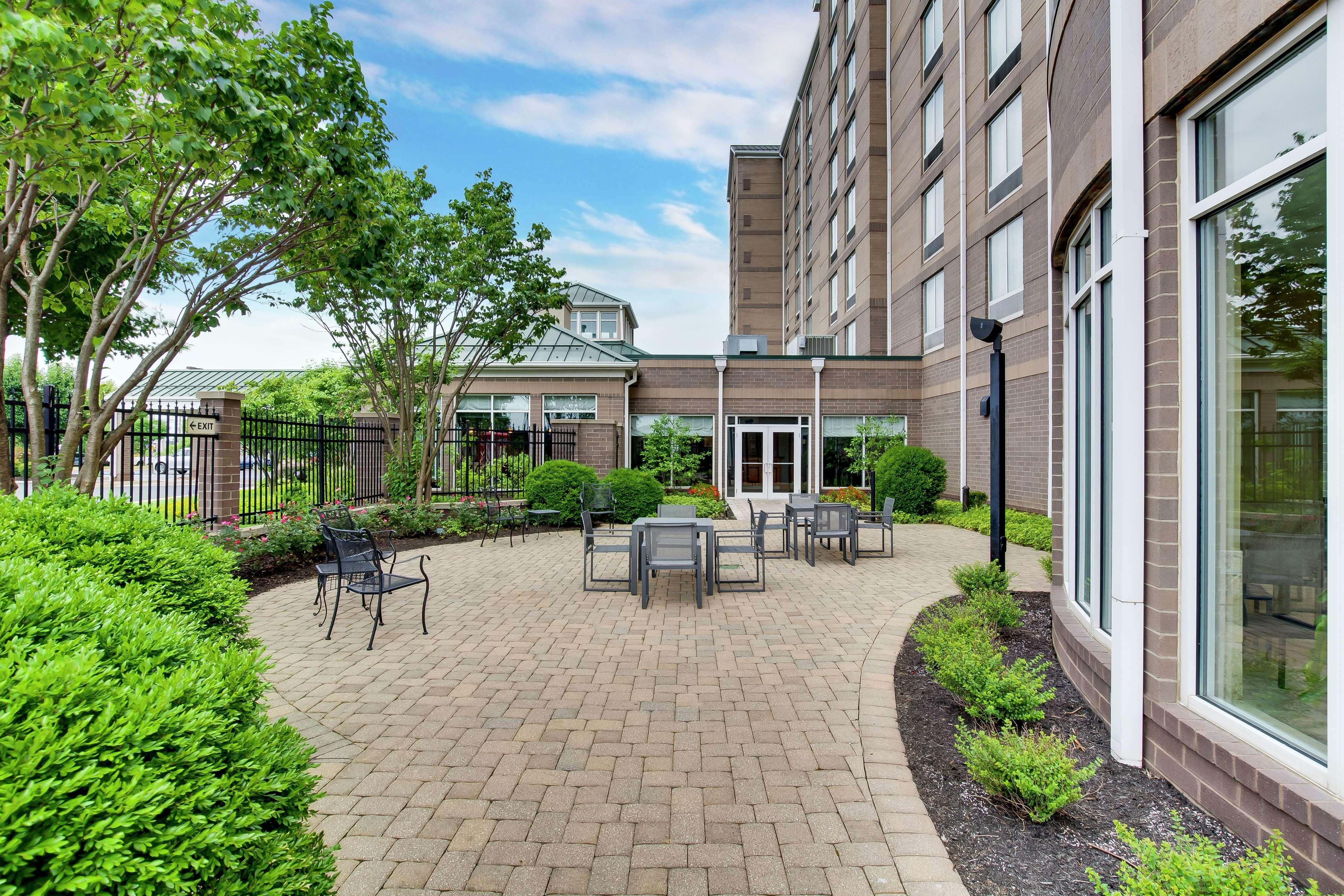 Hilton Garden Inn Louisville Airport Exterior photo