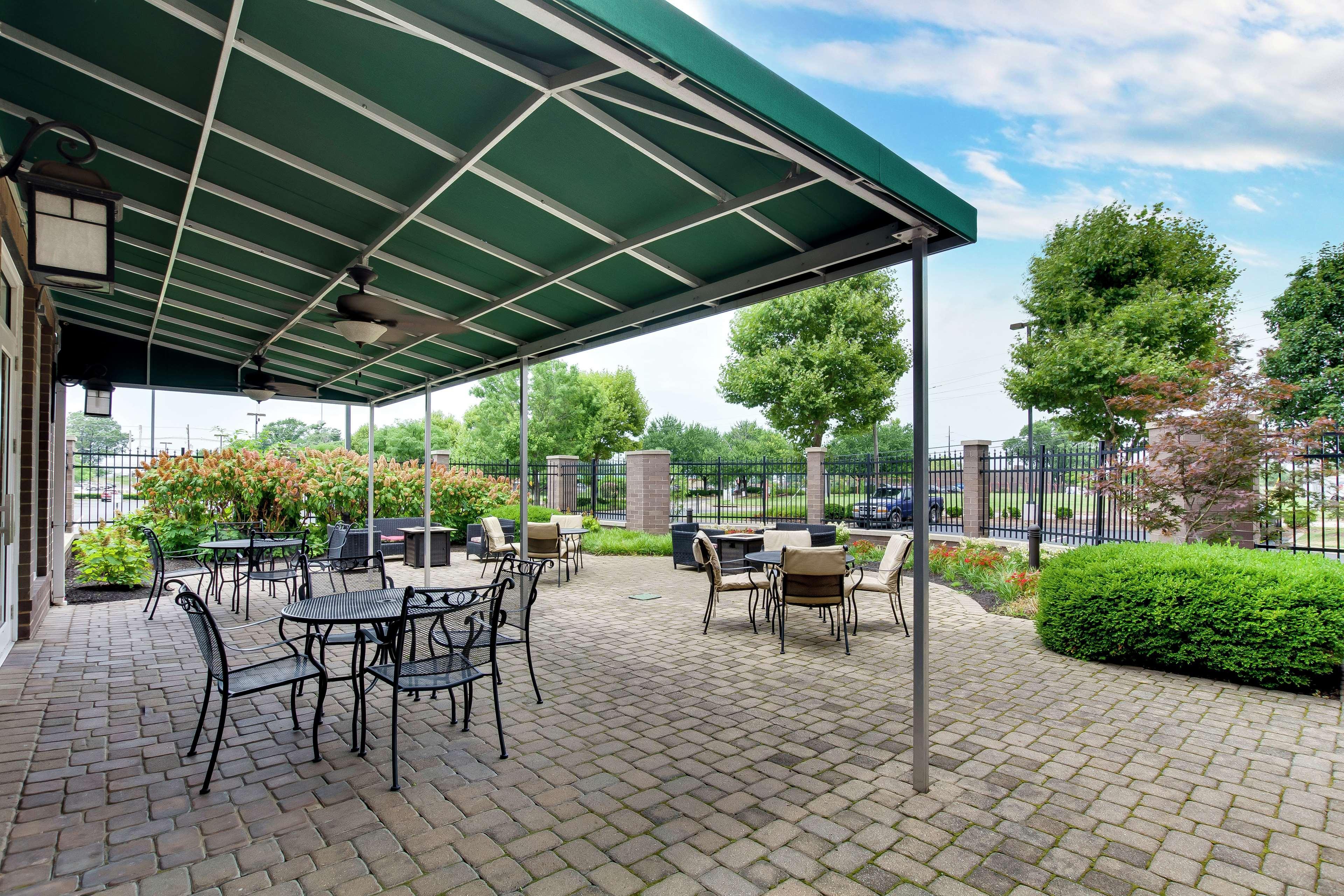 Hilton Garden Inn Louisville Airport Exterior photo