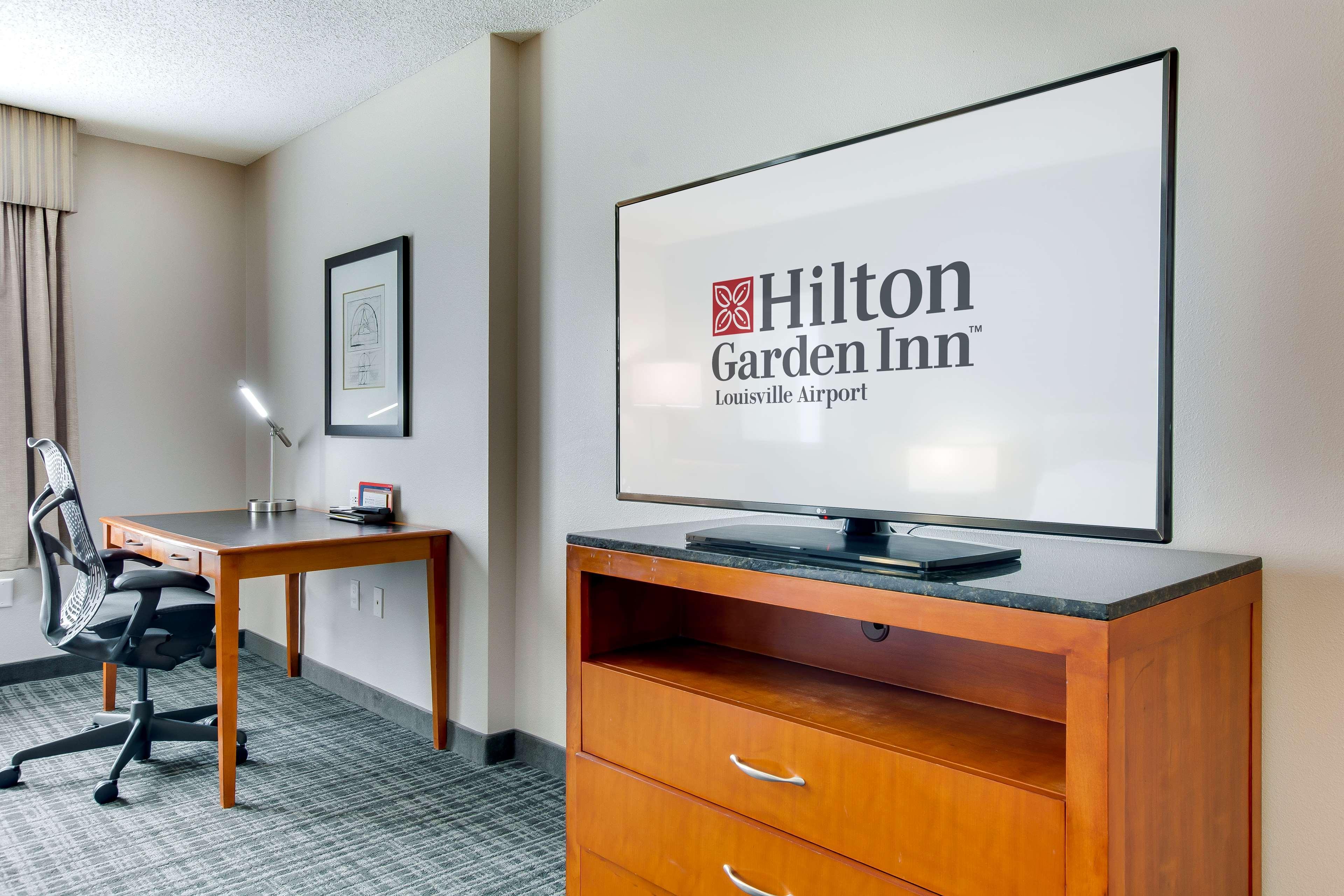 Hilton Garden Inn Louisville Airport Exterior photo