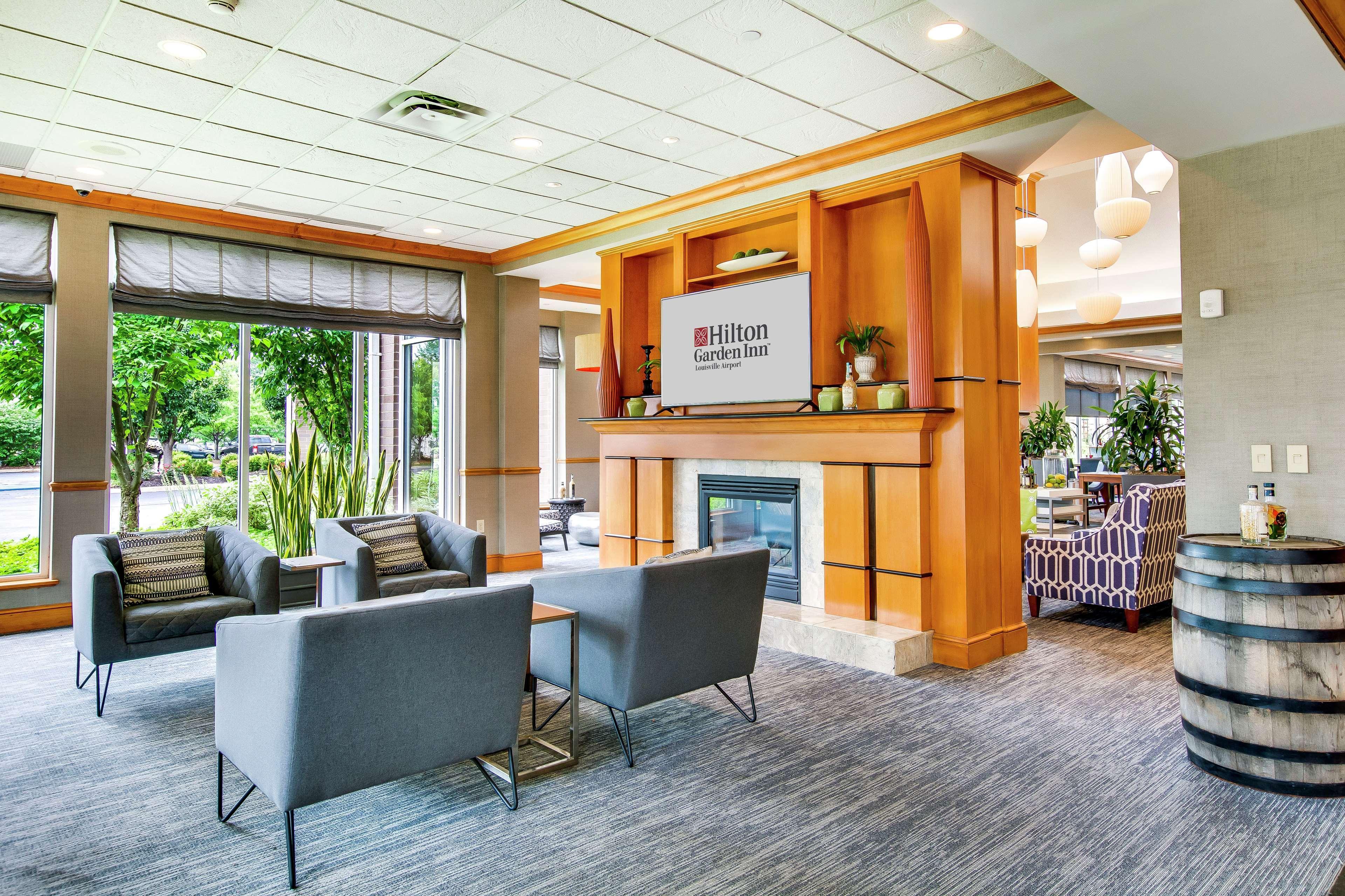 Hilton Garden Inn Louisville Airport Exterior photo