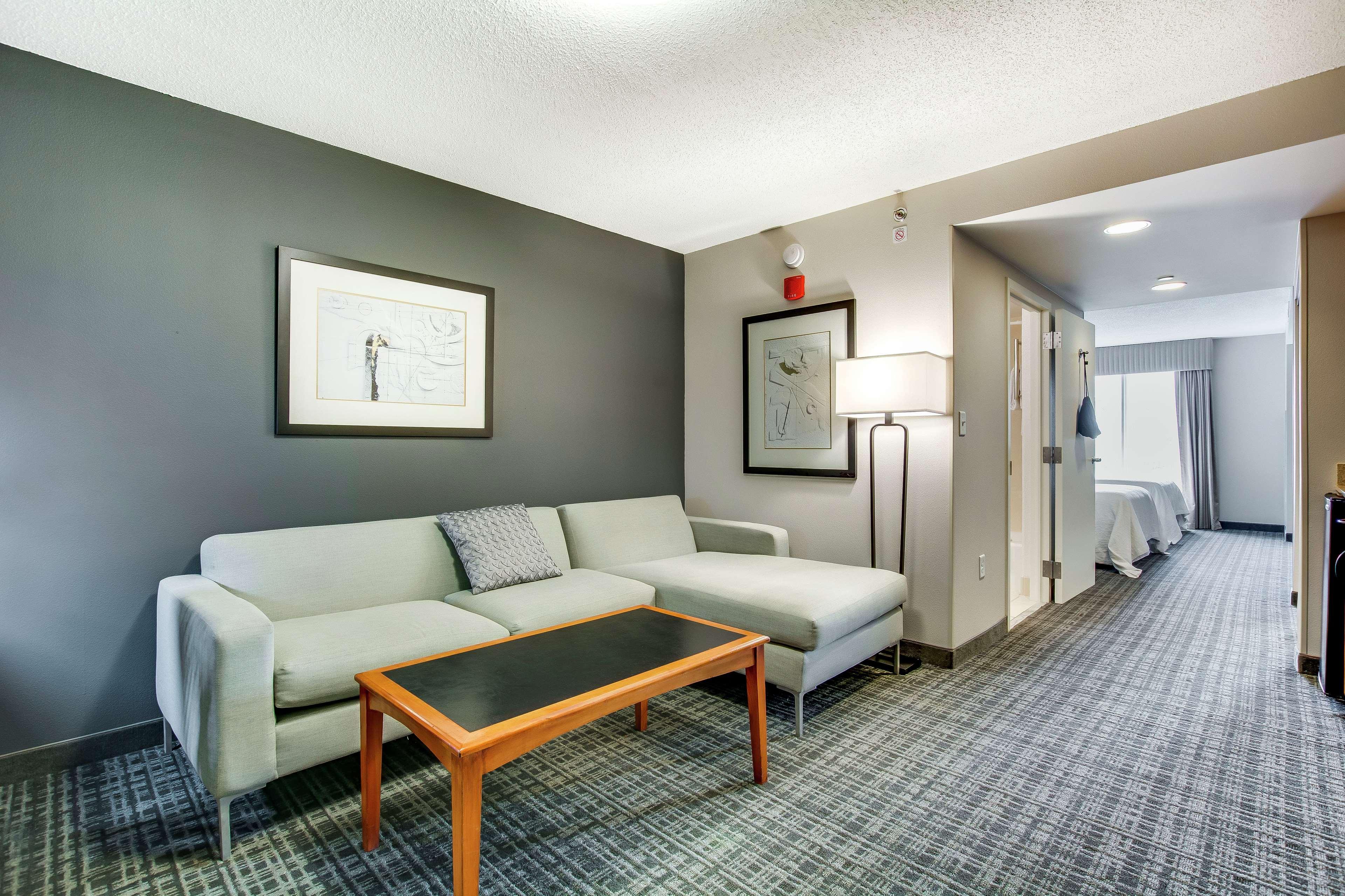 Hilton Garden Inn Louisville Airport Exterior photo