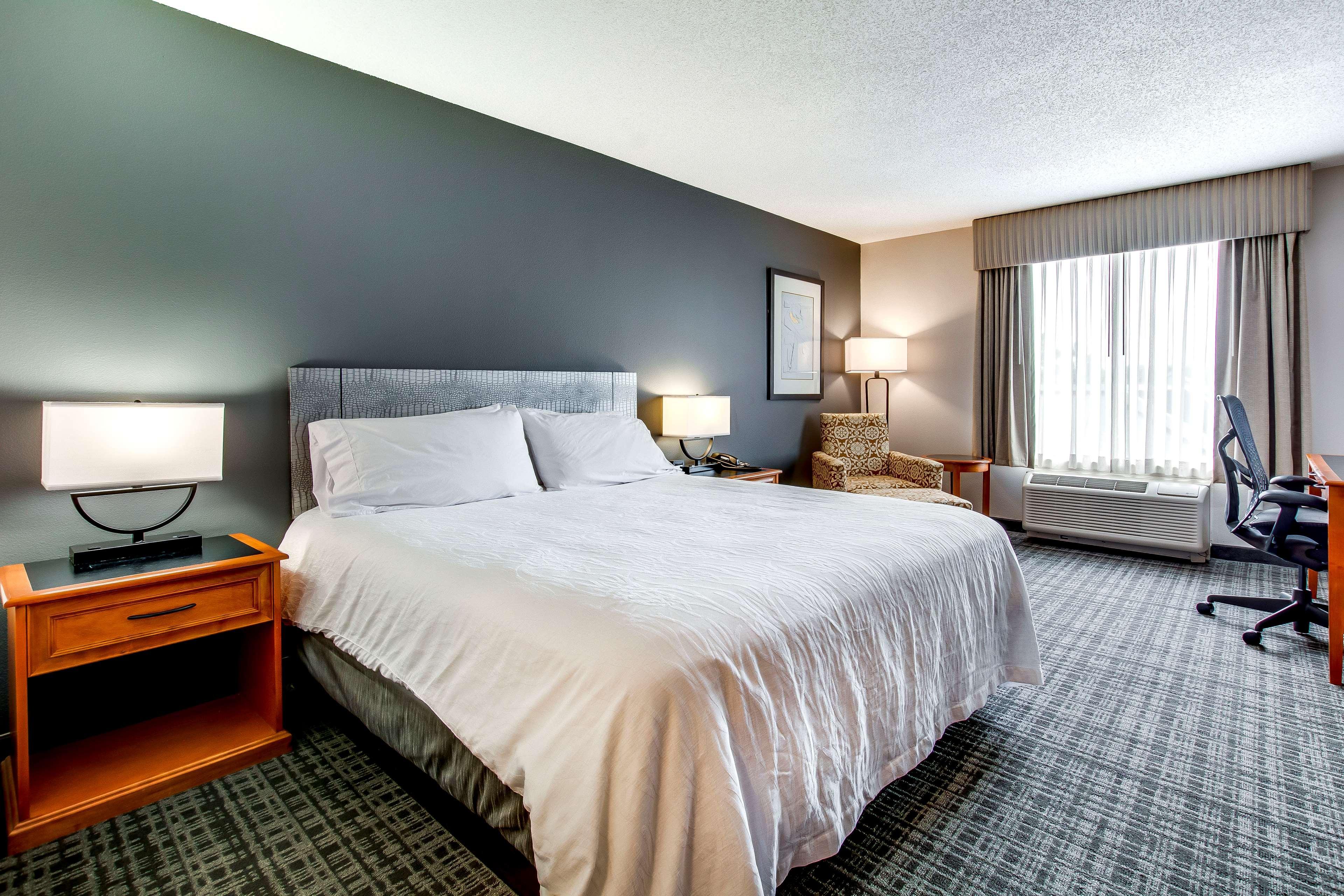 Hilton Garden Inn Louisville Airport Exterior photo