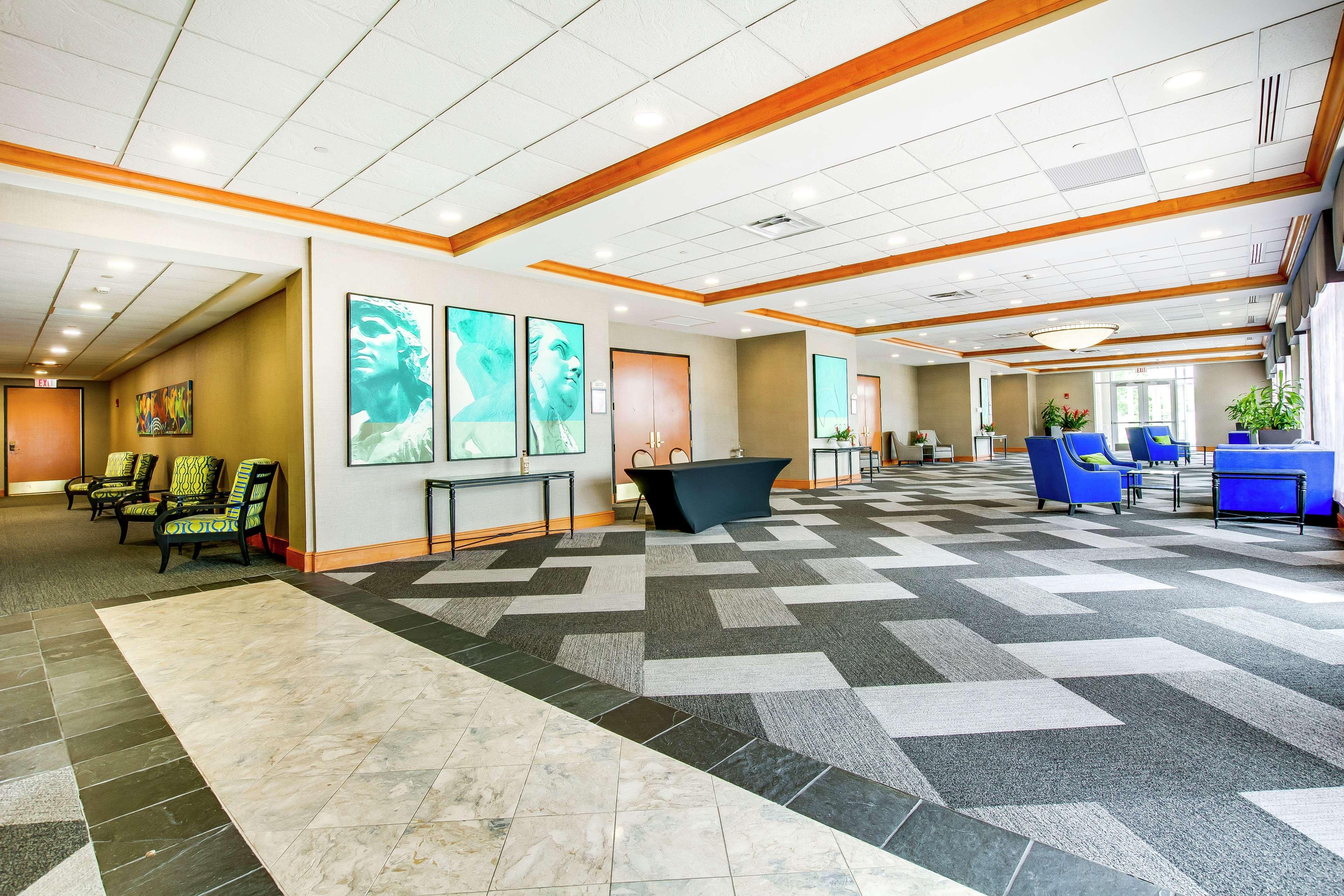 Hilton Garden Inn Louisville Airport Exterior photo