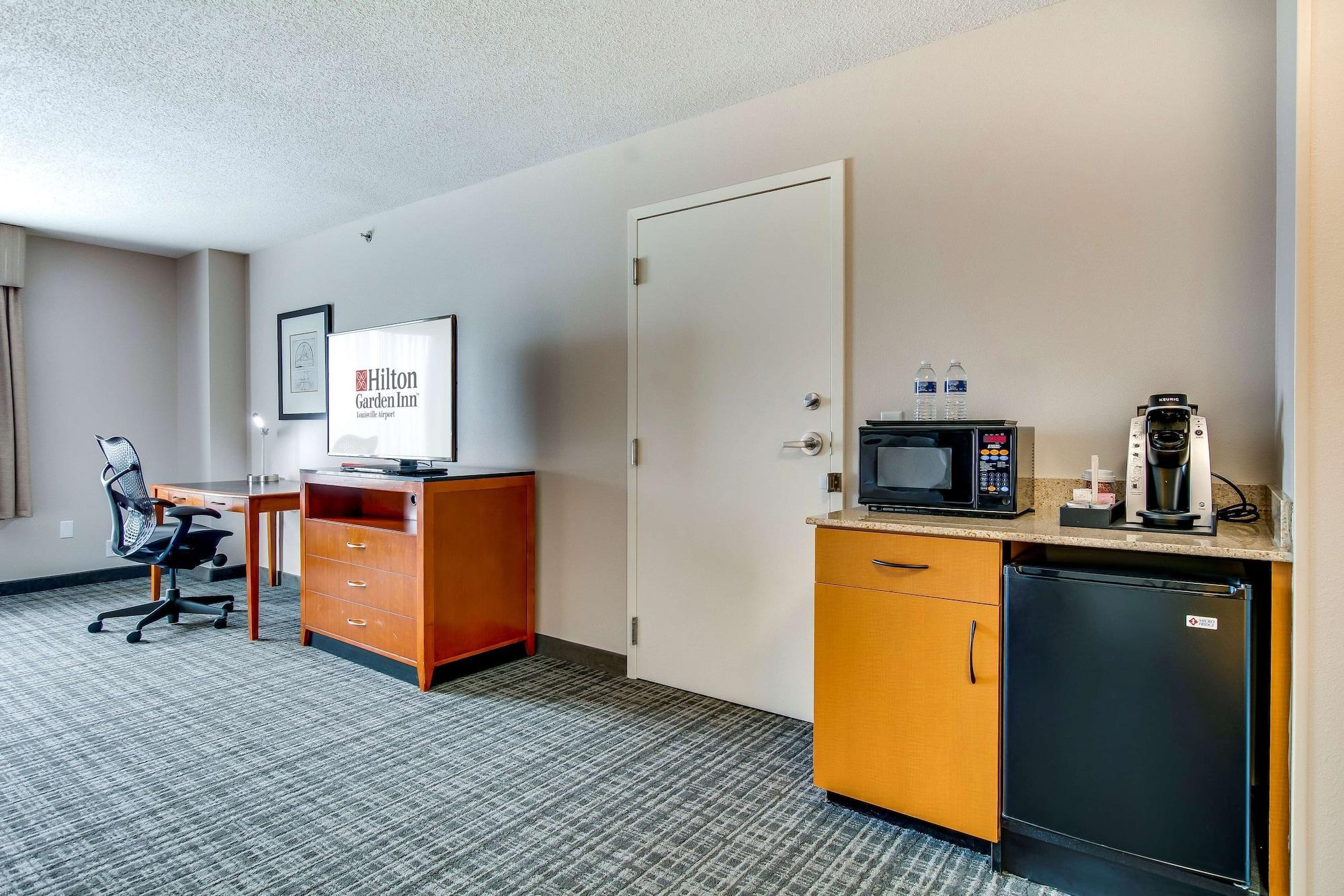 Hilton Garden Inn Louisville Airport Exterior photo