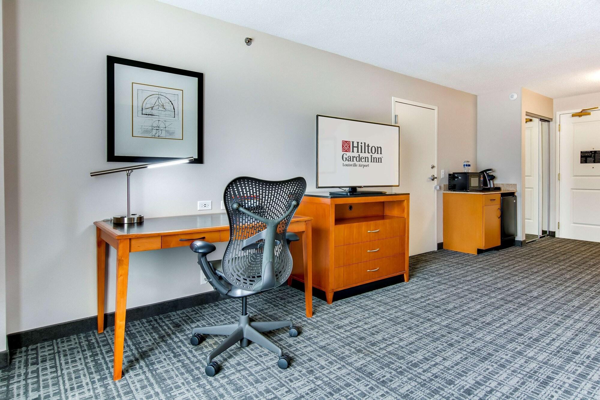 Hilton Garden Inn Louisville Airport Exterior photo