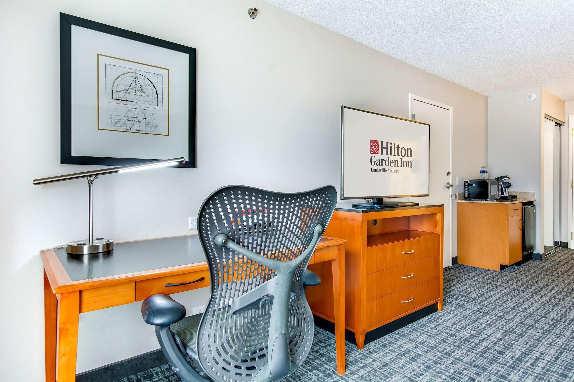 Hilton Garden Inn Louisville Airport Exterior photo