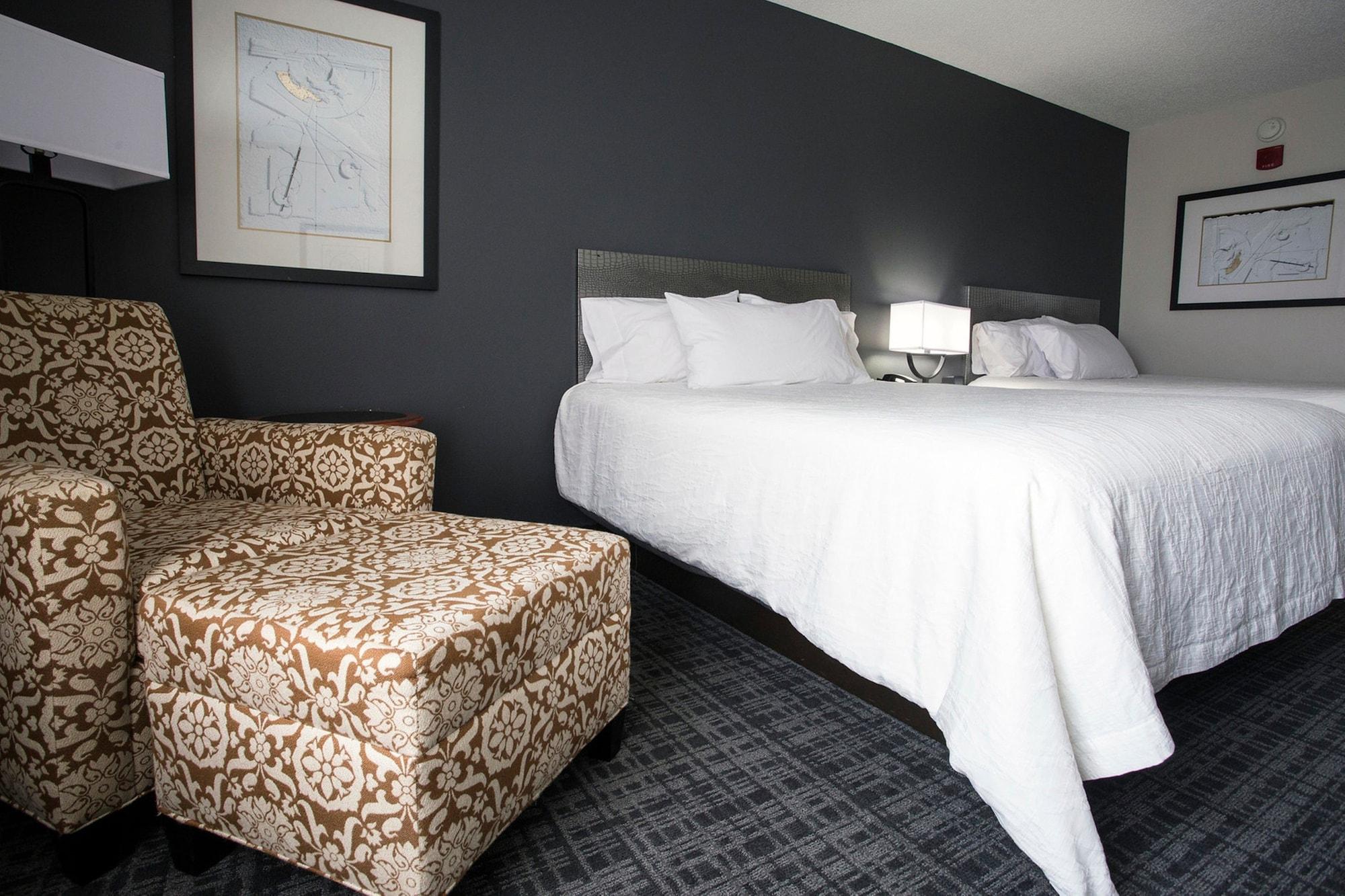 Hilton Garden Inn Louisville Airport Exterior photo