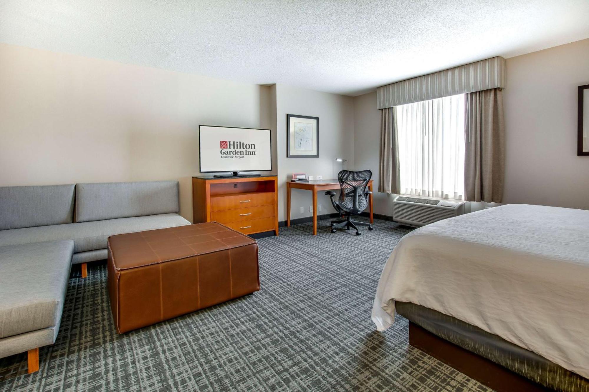 Hilton Garden Inn Louisville Airport Exterior photo