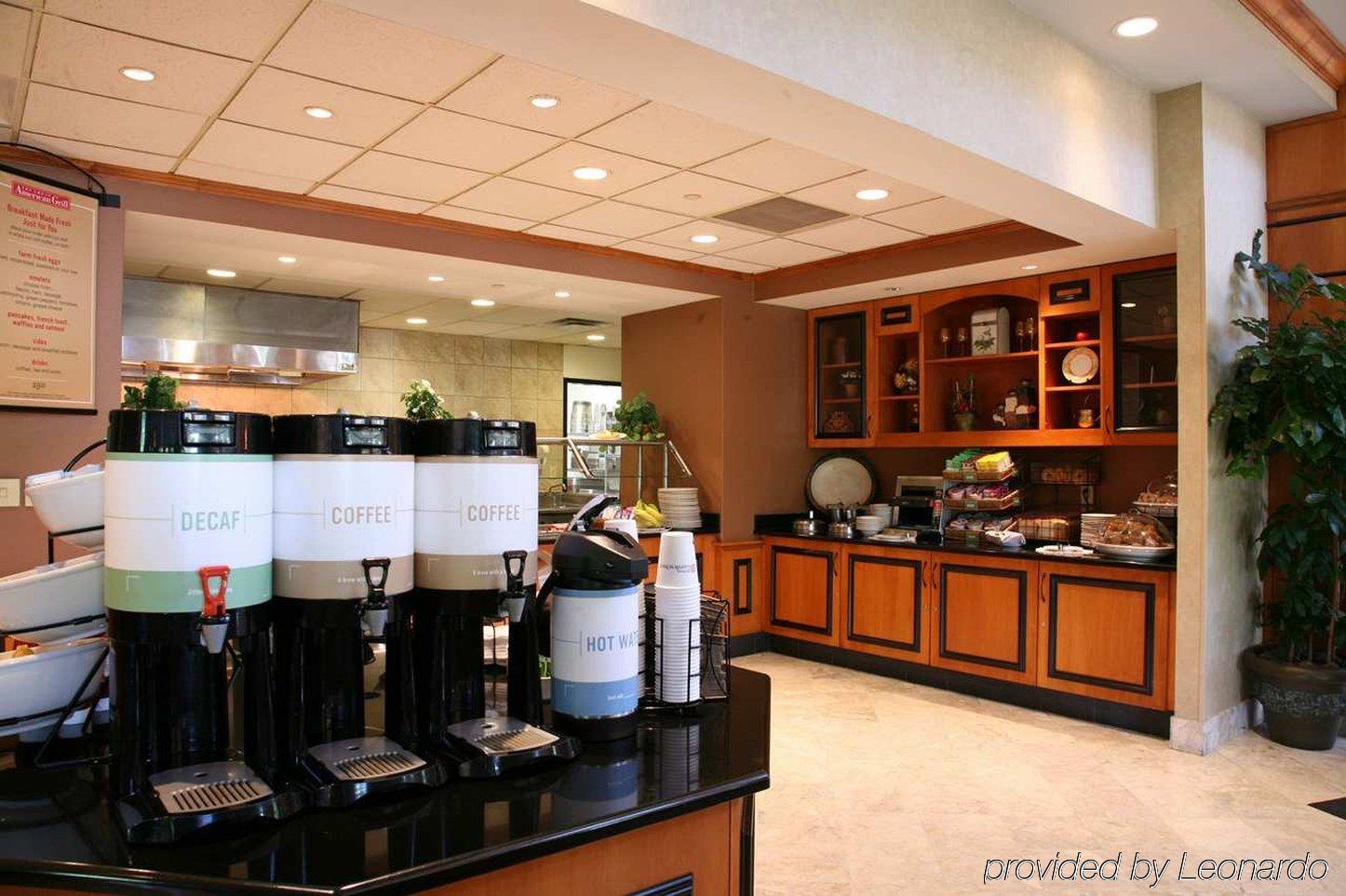 Hilton Garden Inn Louisville Airport Restaurant photo