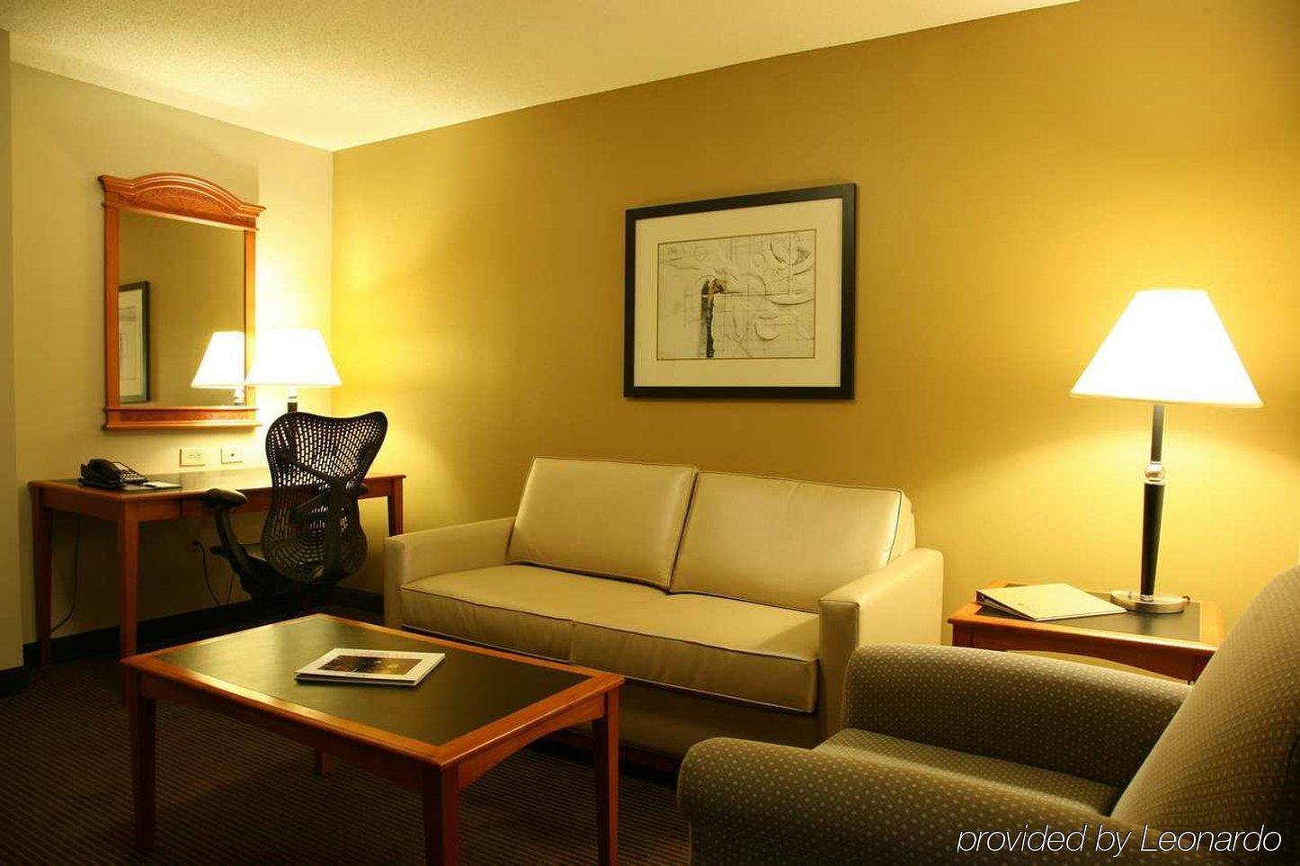 Hilton Garden Inn Louisville Airport Room photo