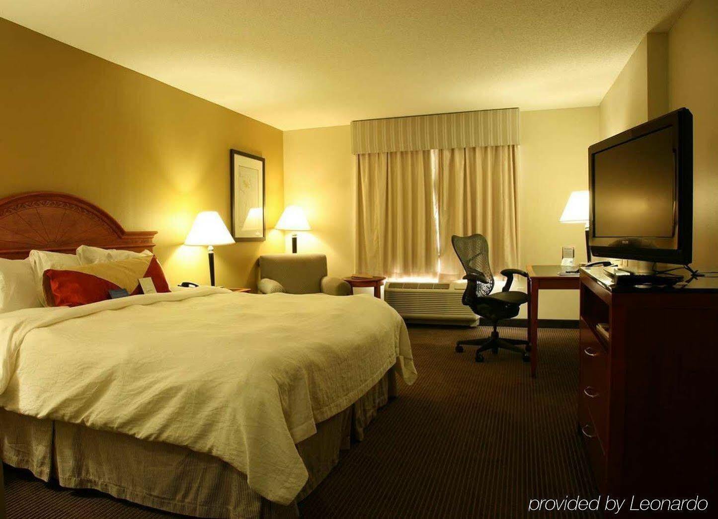 Hilton Garden Inn Louisville Airport Exterior photo
